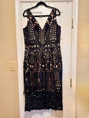 City Chic BLACK Crochet Lace V-Neck Midi Dress WITH NUDE LINING